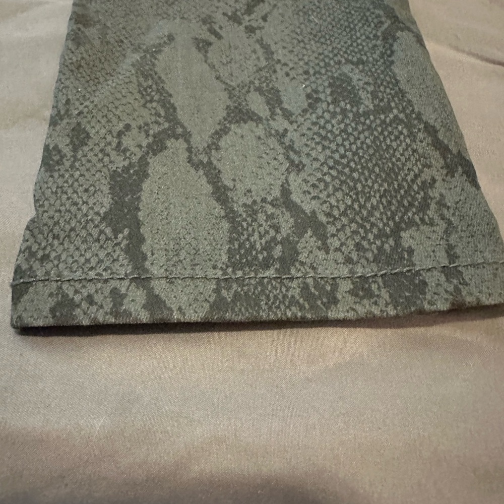 H&M Women’s size 8 Skinny RATTLESNAKE Snakeskin Jeans - Picture 9 of 9